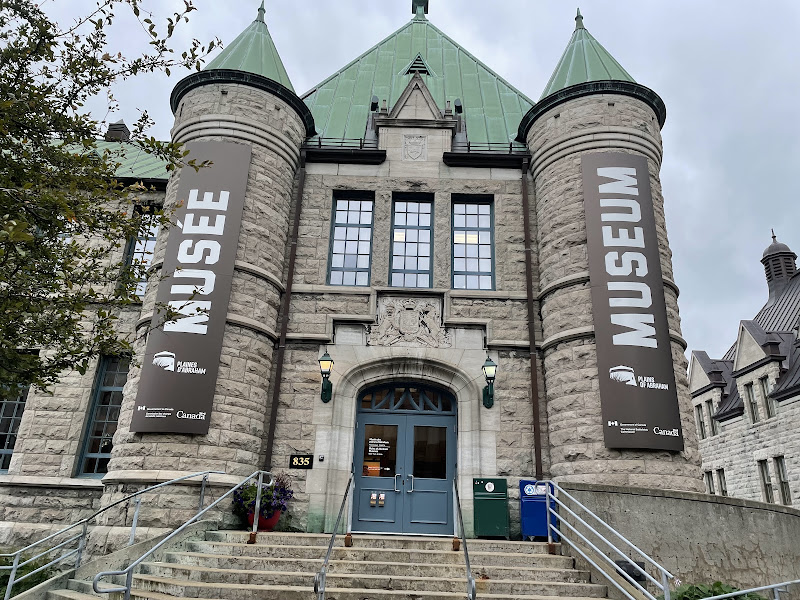 601-793 Avenue Laurier Parking